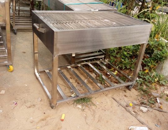 BÁN THANH LÝ LÒ NƯỚNG THAN INOX 60 X 1M2