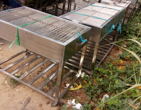 BÁN THANH LÝ LÒ NƯỚNG THAN INOX 60 X 1M